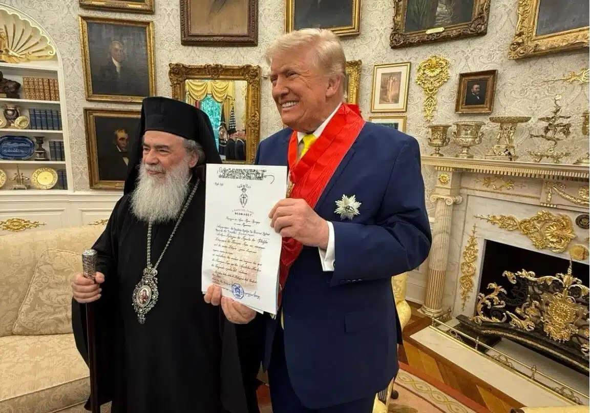 Patriarch Theophilos III of Jerusalem presented Trump with the honorary cross of the Order of the Holy Sepulchre at a meeting in Washington